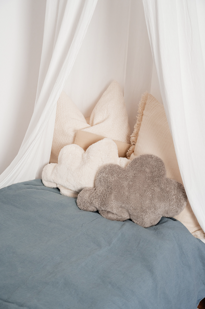 Warming Cushion cloud | white